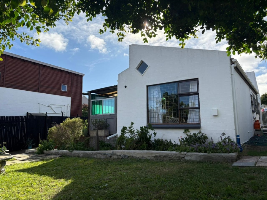 To Let  Bedroom Property for Rent in Capri Western Cape